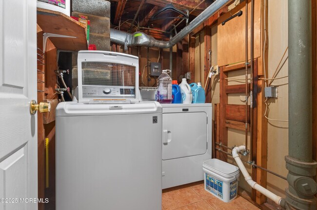 Building Photo - 150 Cloverdale Cir