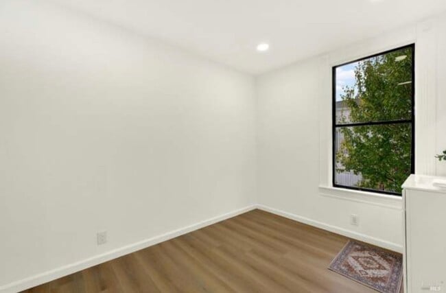 Building Photo - 324 Ohio St