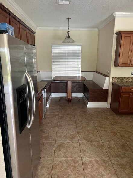 Kitchen nook - 6024 Sunset Isle Dr