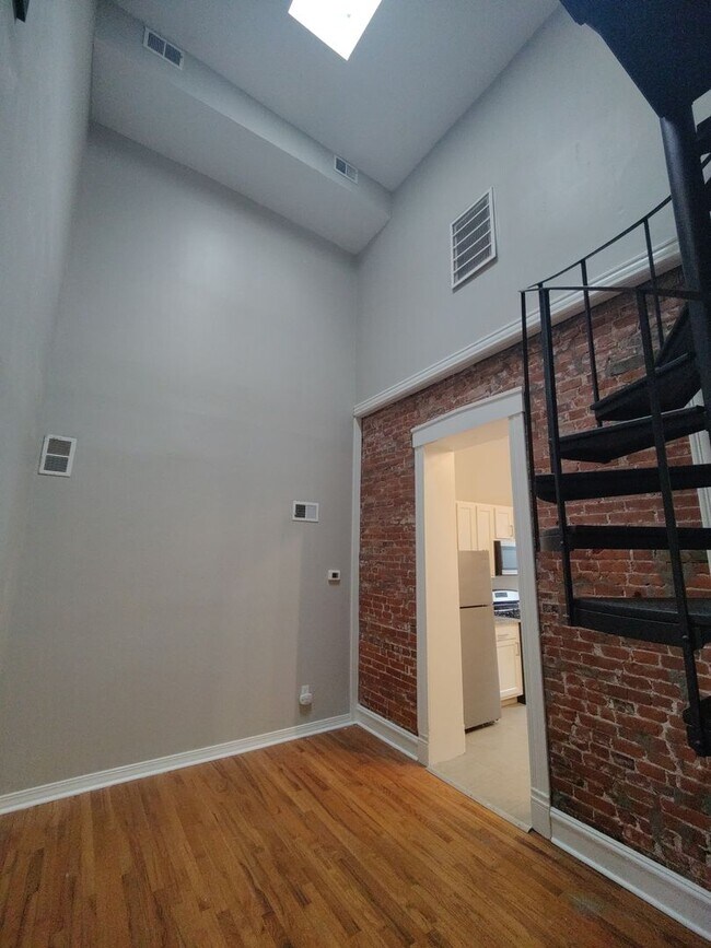 Building Photo - 2220 S 9th St