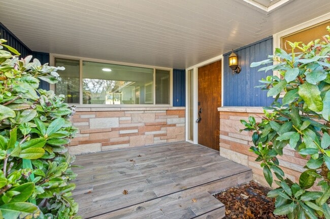 Building Photo - 4Bd/1.75Ba Seattle House