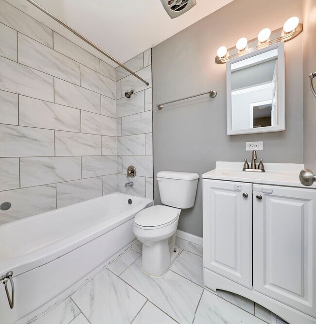 Building Photo - 2365 N Pointe Ln