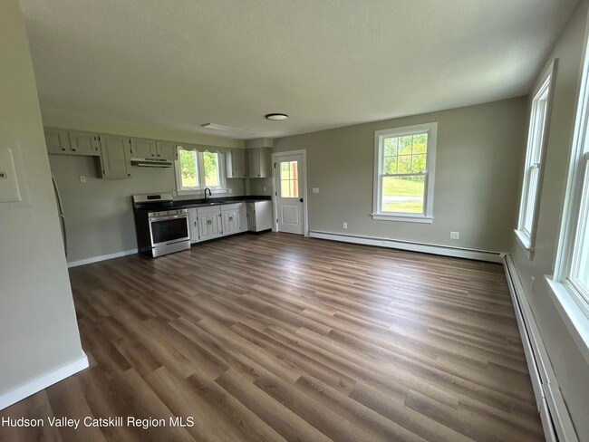 Building Photo - 173 S Amenia Rd
