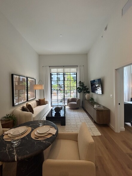 Building Photo - 1625 NE 124th St