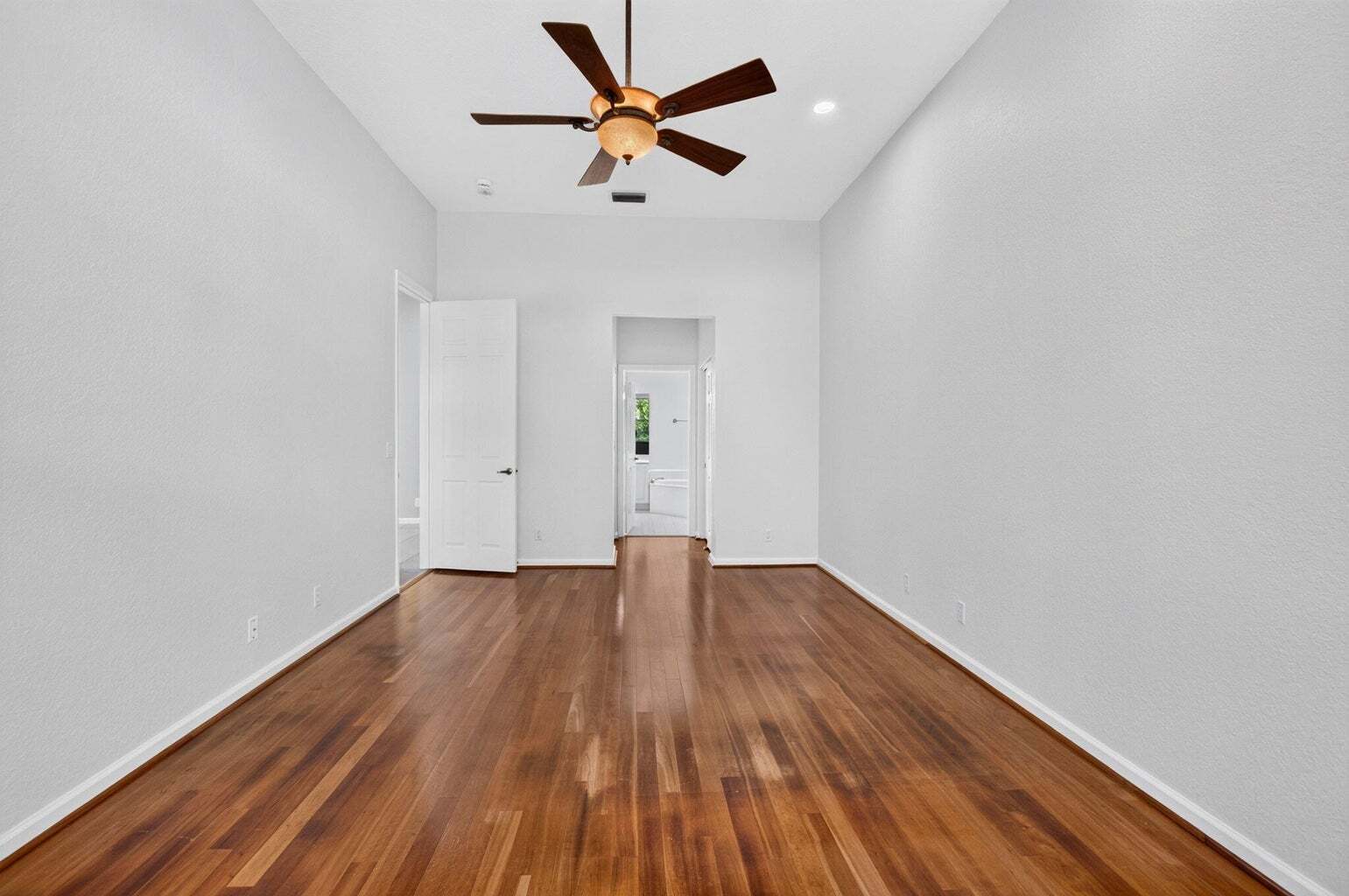 Building Photo - 5346 Vallejo Ter