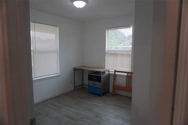 Building Photo - 8119 Glenbrook Dr