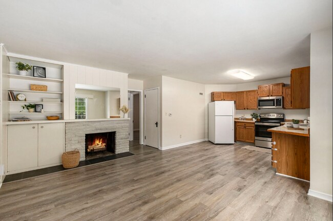 Building Photo - 191 E Division St NE