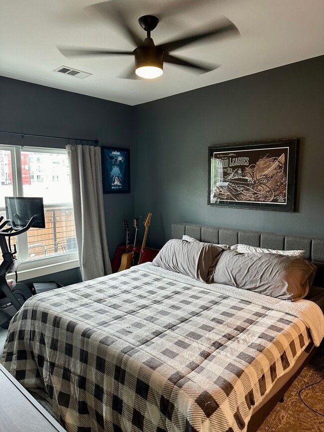 Building Photo - Beautiful Condo - North Burnet Road!