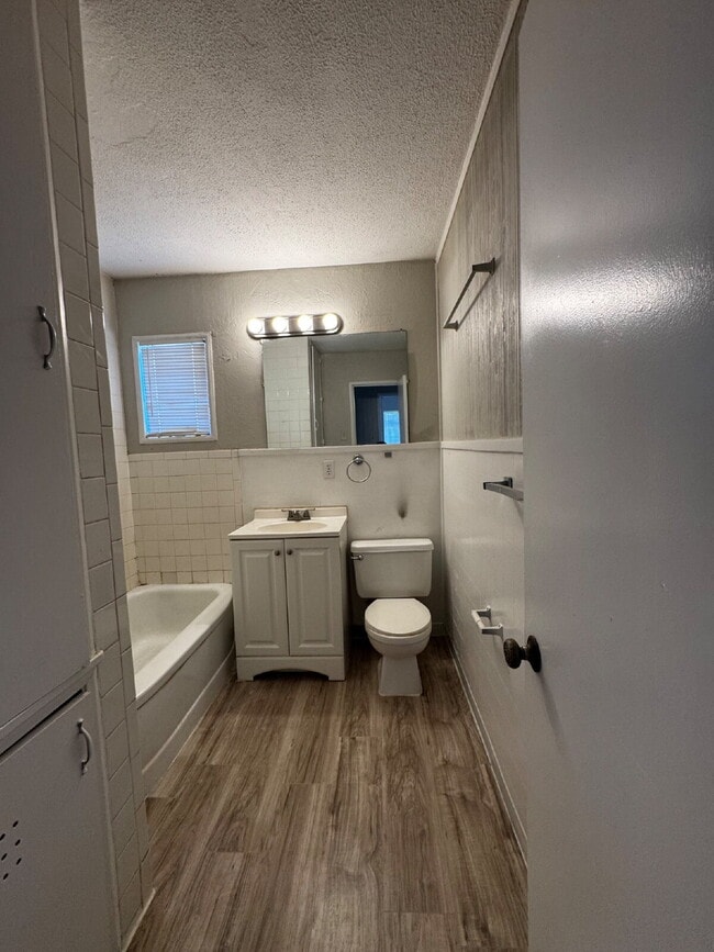 Building Photo - "Charming 3-Bed Oasis with Spacious Living in Prime Lubbock Location!"