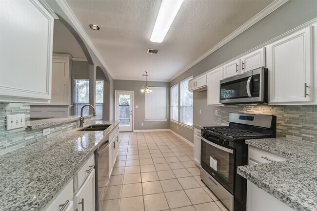 Building Photo - 440 Mystic Trail Loop