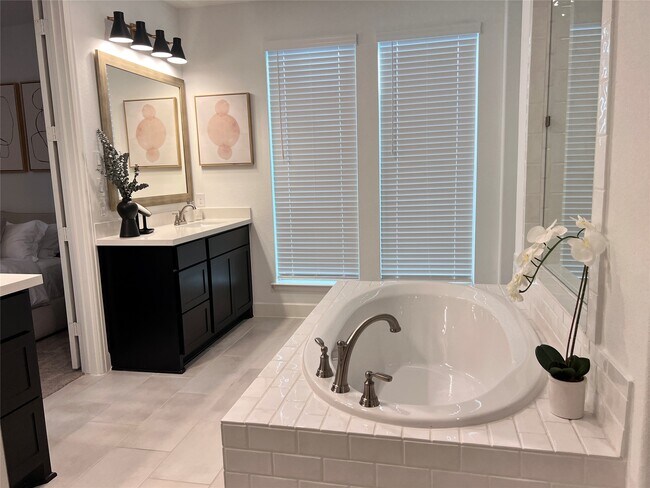 Building Photo - 176 Sweeping Valley Dr