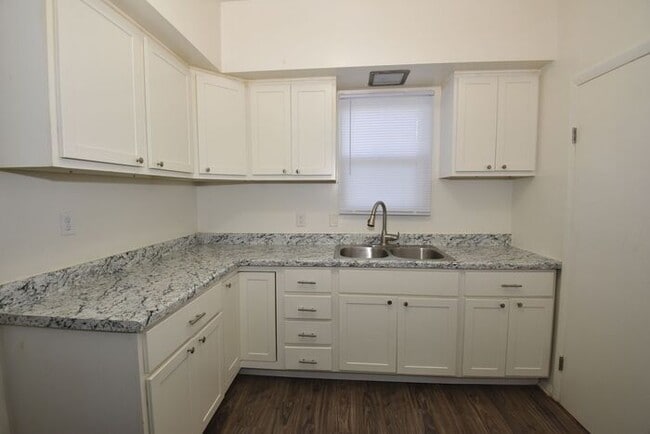 Building Photo - Elkhart 3 bedroom and 2 full baths