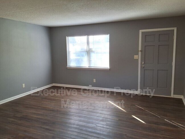 Building Photo - 310 Diecks Dr