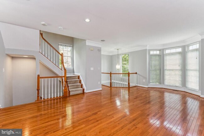 Building Photo - 4273 Upper Park Dr