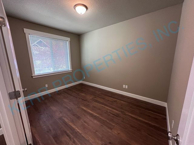 Building Photo - FREE RENT! Spacious 4-Bedroom Retreat with 2.5 Baths in Estacada – Your Dream Home Awaits!