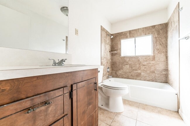 Building Photo - 180 E 100 N