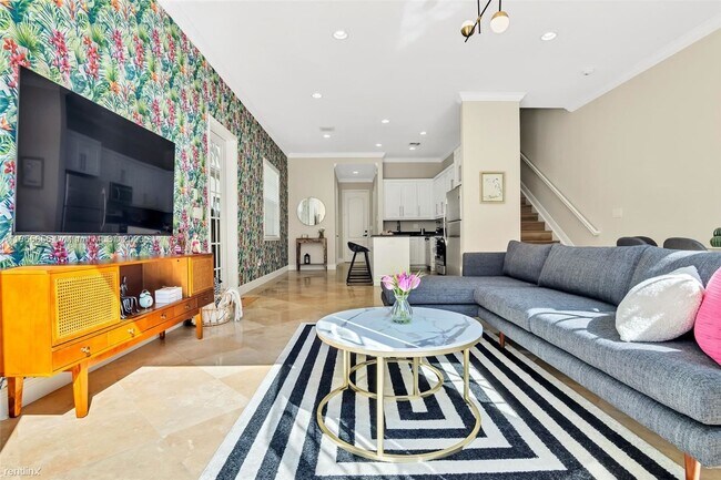 Building Photo - 3 br, 2.5 bath House - 1380 NE 24th St # 1380