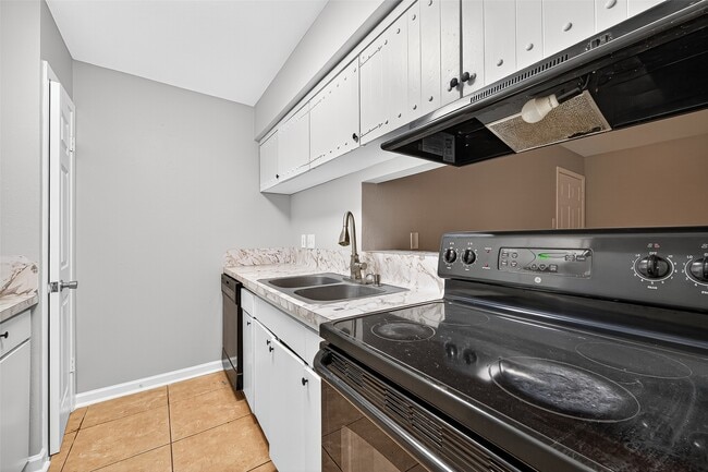 Building Photo - 7703 Moonmist Dr