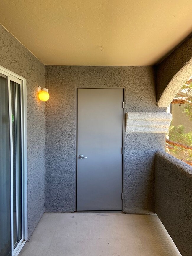 Building Photo - 5055 W Hacienda Ave