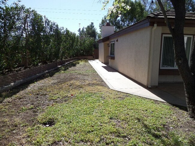 Building Photo - 3 Bedroom-2 Bathroom Single Story Home in ...