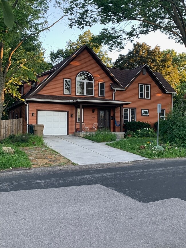 Building Photo - 2919 Harvey St