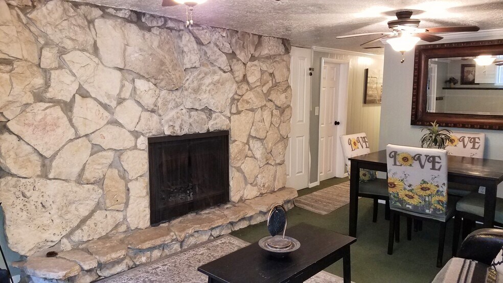 Building Photo - 655 E Riviera Cir