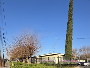 Building Photo - Charming Studio Apartment in Atwater – Con...