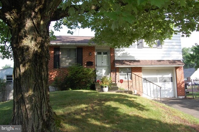 Building Photo - 979 Glasgow St