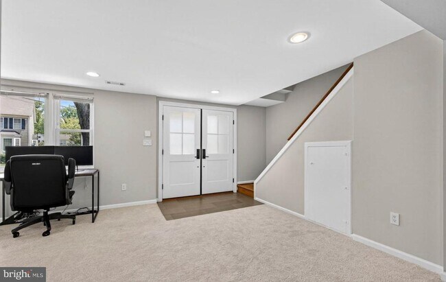 Building Photo - 1109 Hillcrest Dr SW