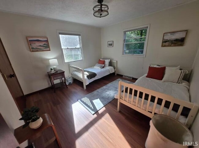 Building Photo - 1632 Sycamore Ct