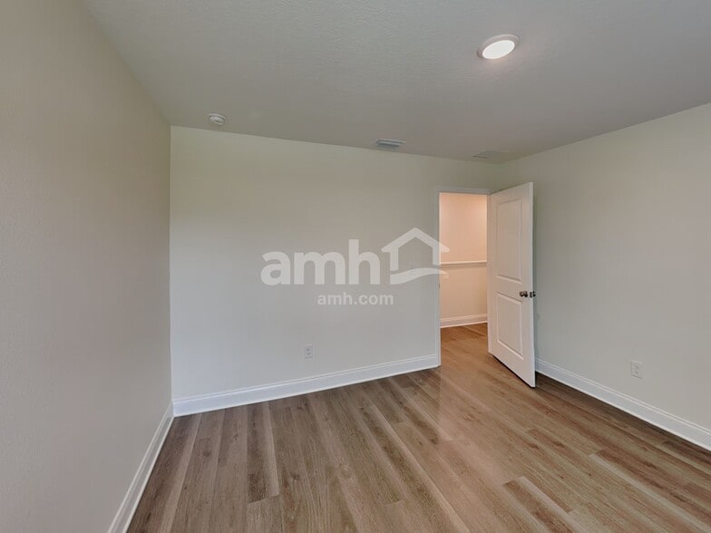 Building Photo - 5654 Oesterle Rd