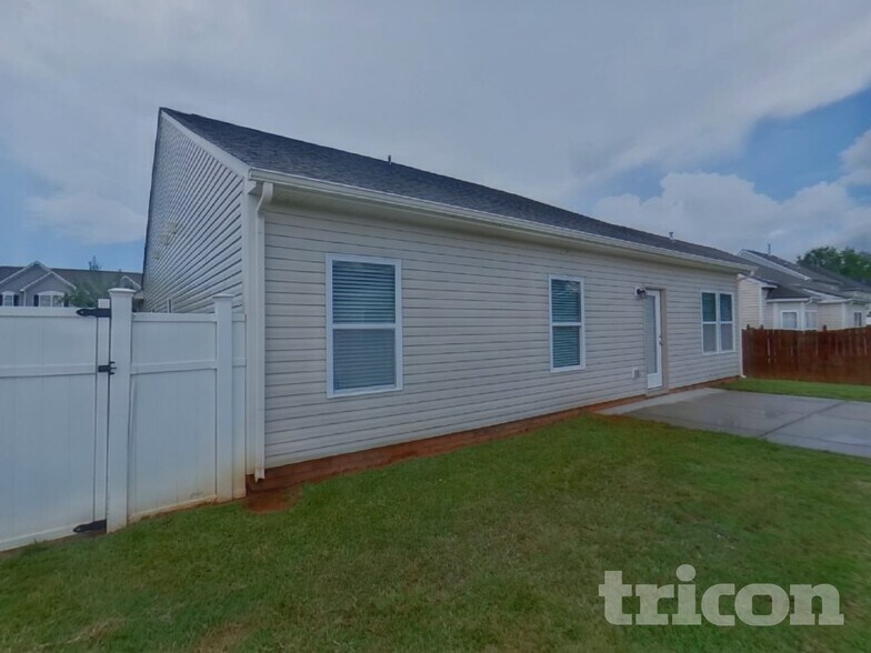 Building Photo - 1919 Rockycreek Ln