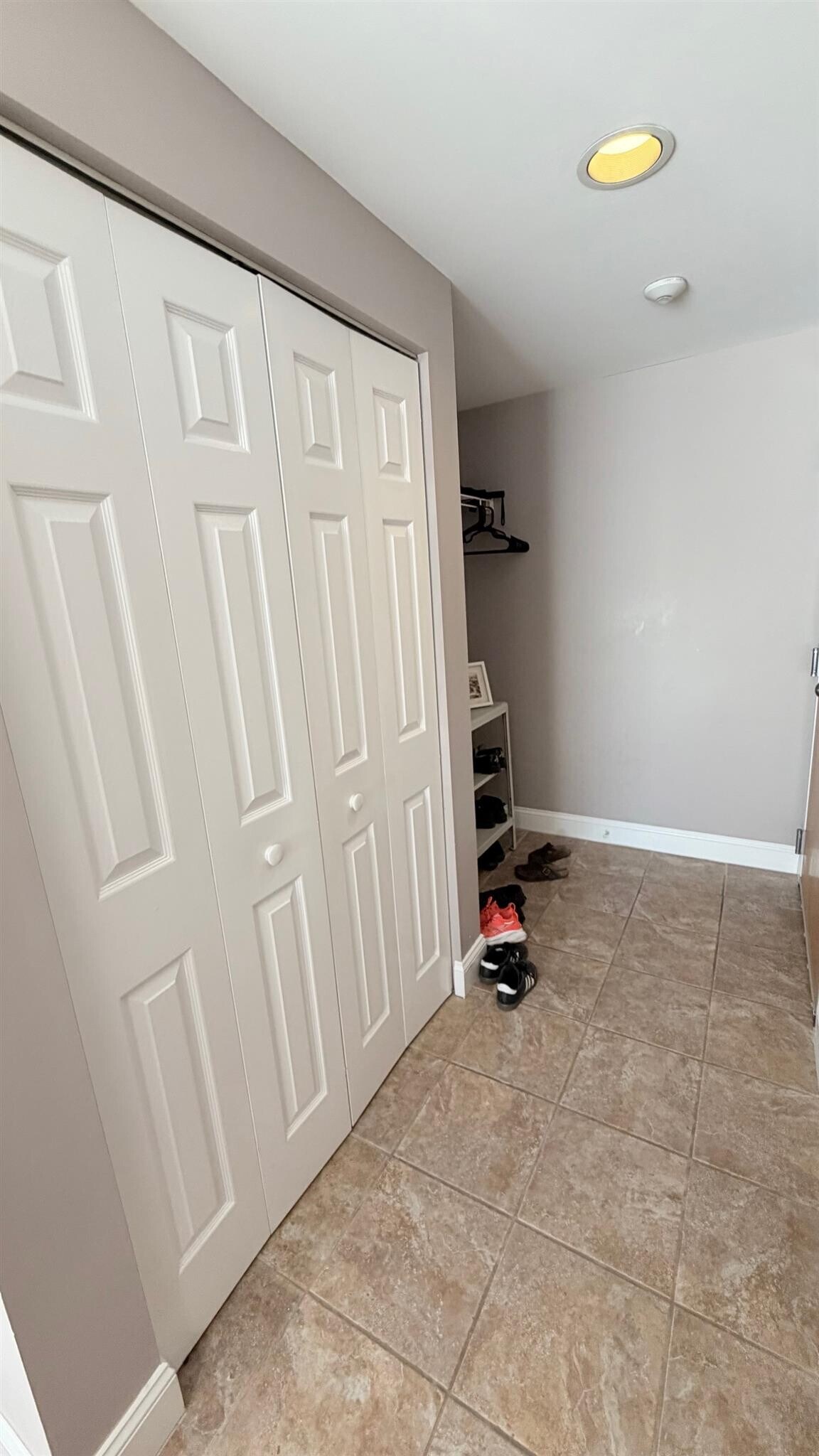 Building Photo - 170 Gore St