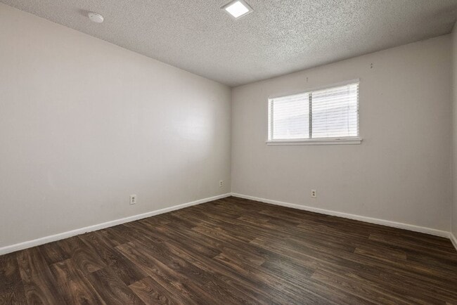 Building Photo - 4913 Westlake Dr