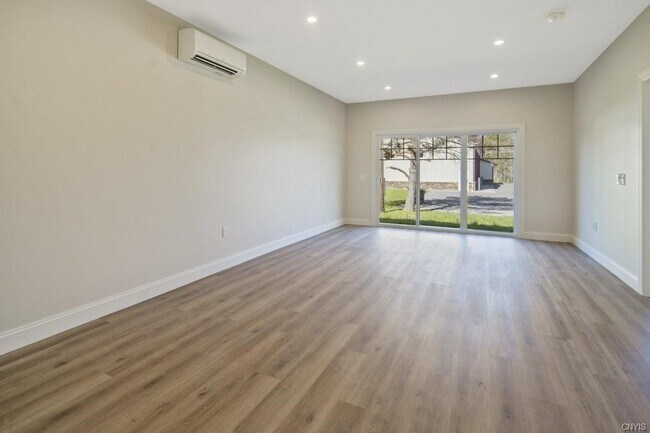 Building Photo - 129 Oakcrest Rd