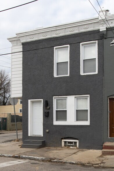 Building Photo - 951 E Locust Ave