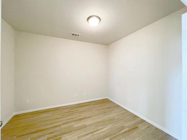 Building Photo - 4403 Silvergrass Ln