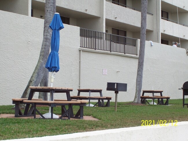 Building Photo - 6035 Sea Ranch Dr