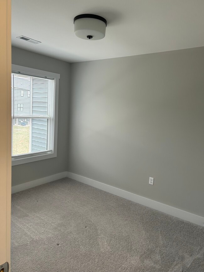 Building Photo - 74 Pelt Ln