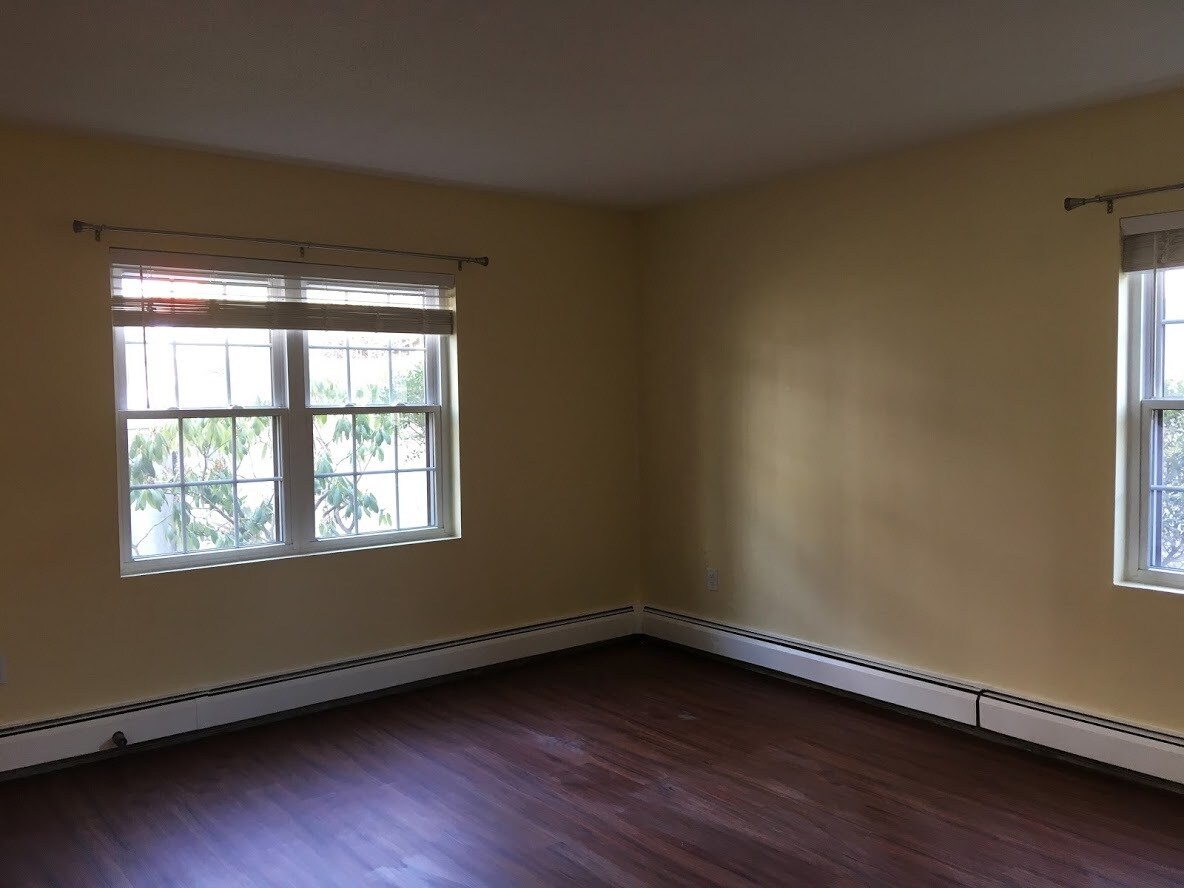 Building Photo - 28 Kenmar Dr
