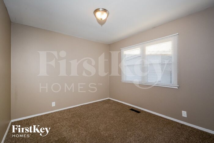 Building Photo - 1465 Aintree Dr