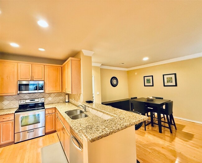 Building Photo - 2400 McCue Rd