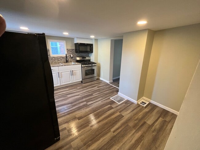 Building Photo - Ohio Ave, Trenton, NJ well-maintained 3-bedroom, 1-bath home