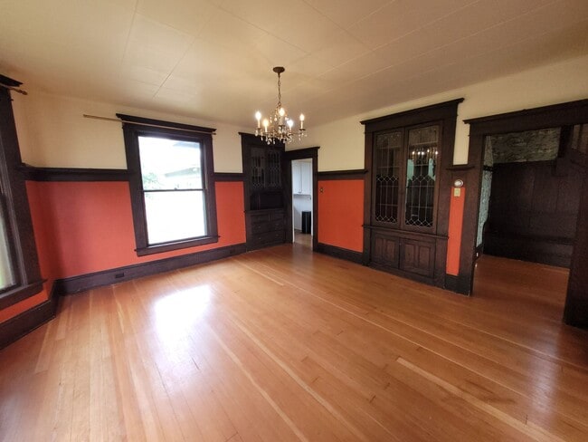 Building Photo - Charming Home in the York Neighborhood