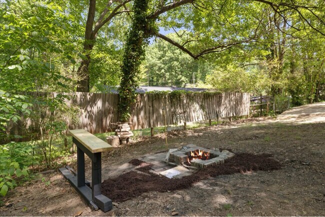 Building Photo - 2904 Sprucewood Dr