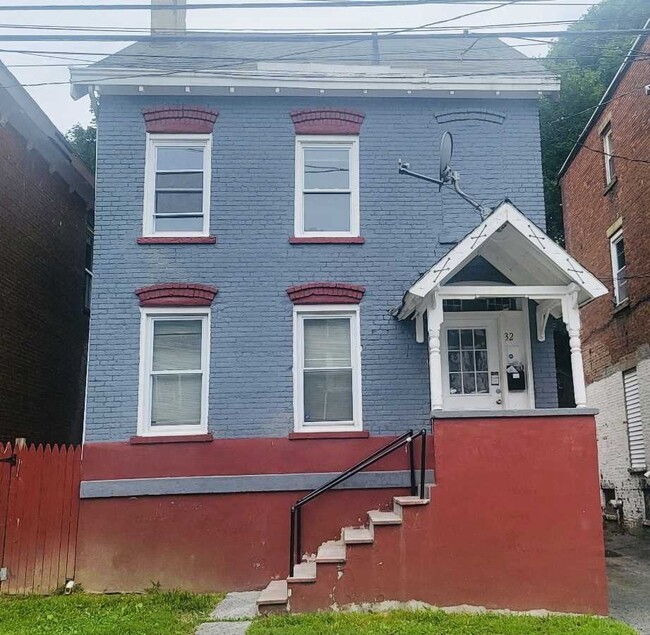 Primary Photo - 32 Conklin St