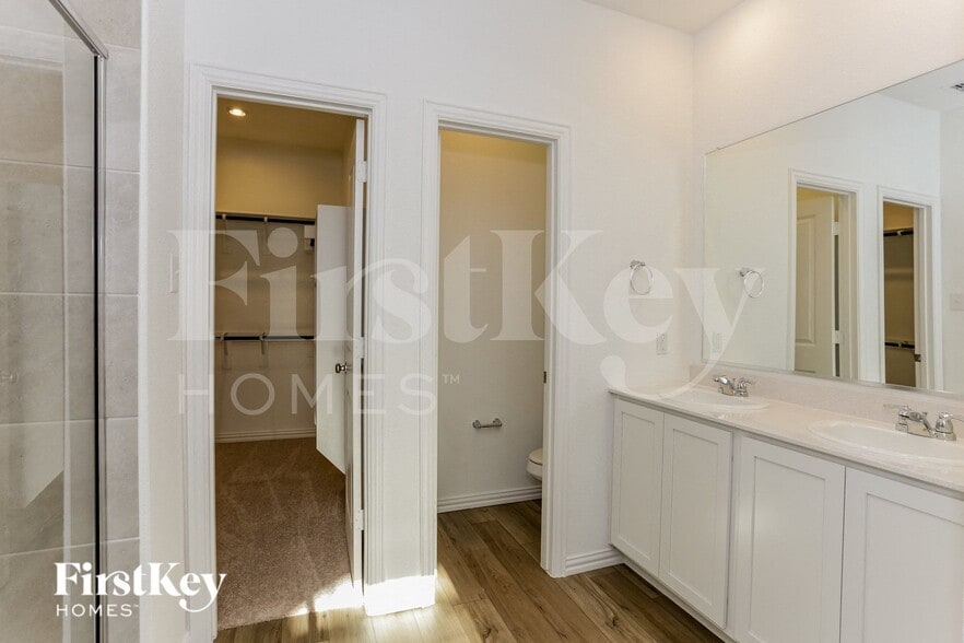 Building Photo - 10045 Elkhorn Dr