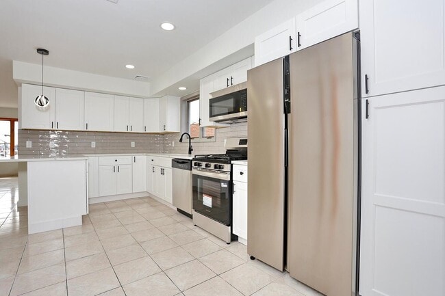 Building Photo - 1150 70th St