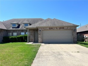 Building Photo - 930 Kensington Dr