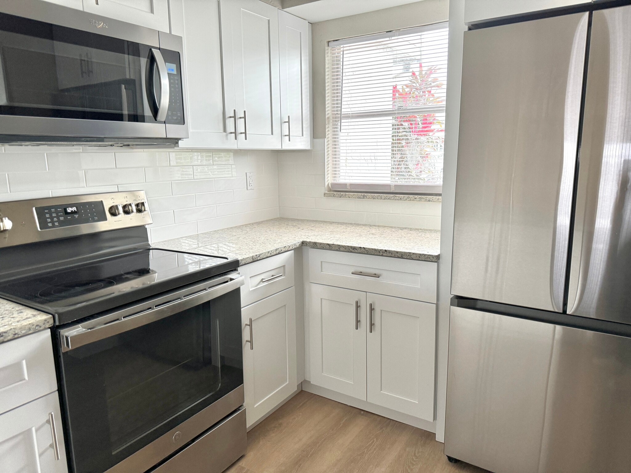 Building Photo - 6054 Amberly Ct